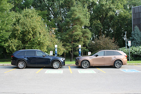 Match comparatif des VUS intermédiaires hybrides rechargeables, Édition 2024: Mazda CX-90 PHEV 2024 vs Mazda CX-70 PHEV 2025 Image