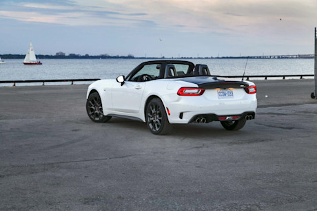 Editorial 2017 fiat 124 spider abarth 07 jw