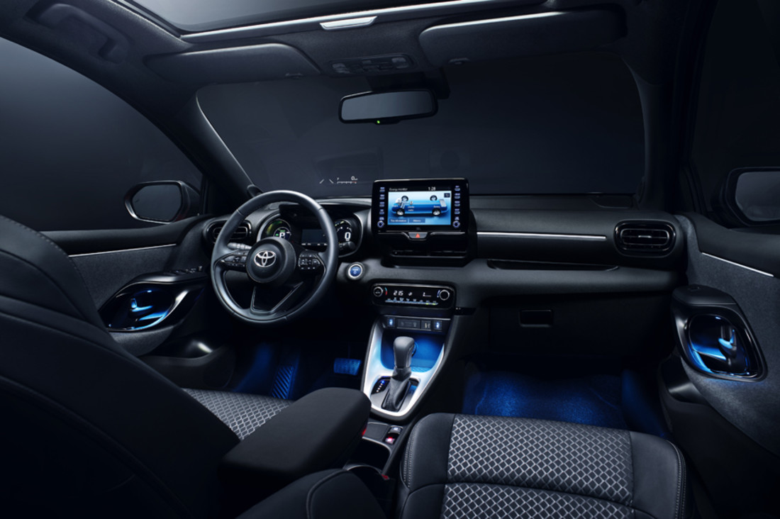 toyota-yaris (9).jpg