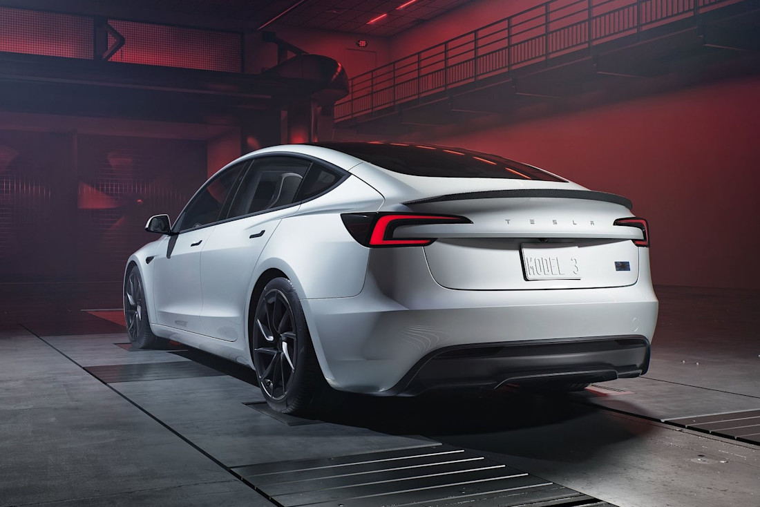 tesla-model-3-performance-2024-heck.jpg