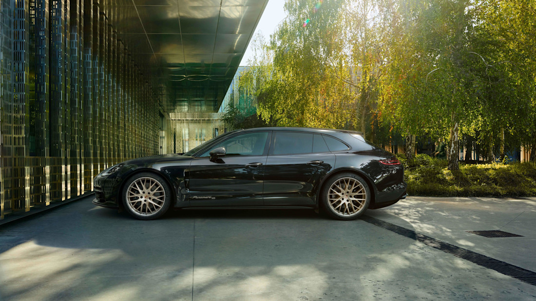 high_panamera_4_sport_turismo_10_years_edition_2019_porsche_ag.jpg