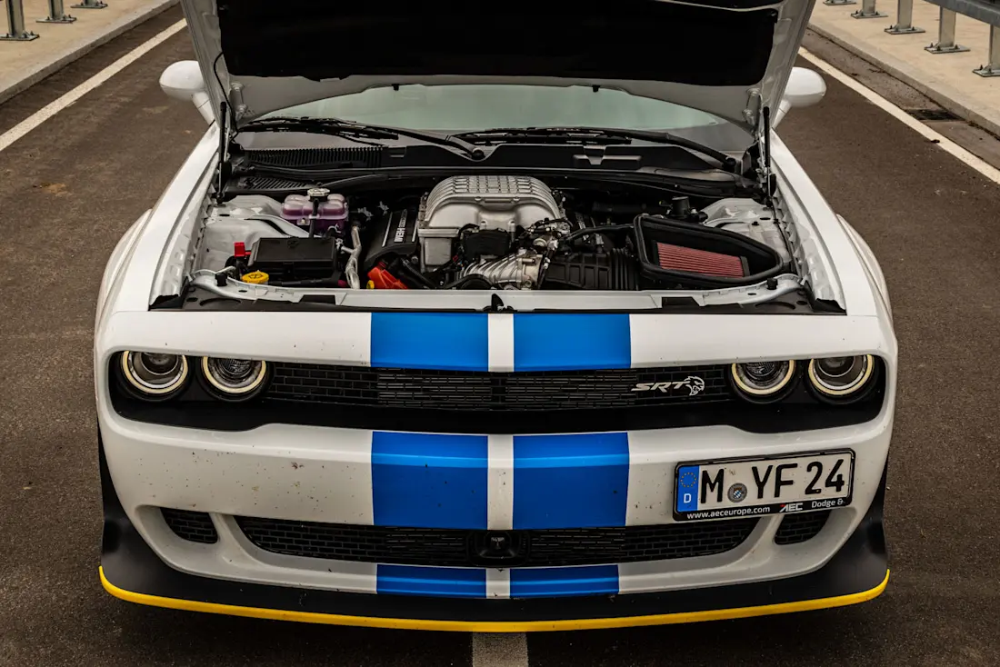 Dodge-SRT-Hellcat-Open-Hood Dodge-SRT-Hellcat-Open-Hood