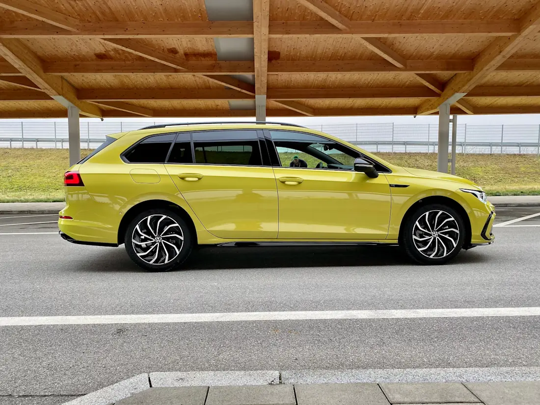 VW Golf 8 Variant Profile