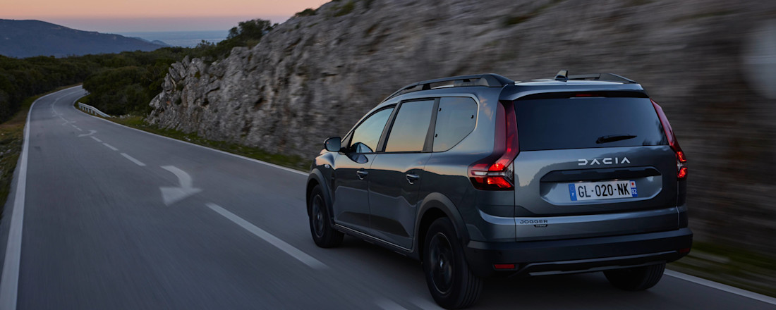 Nuova Dacia Jogger ibrida, anche nella versione 7 posti