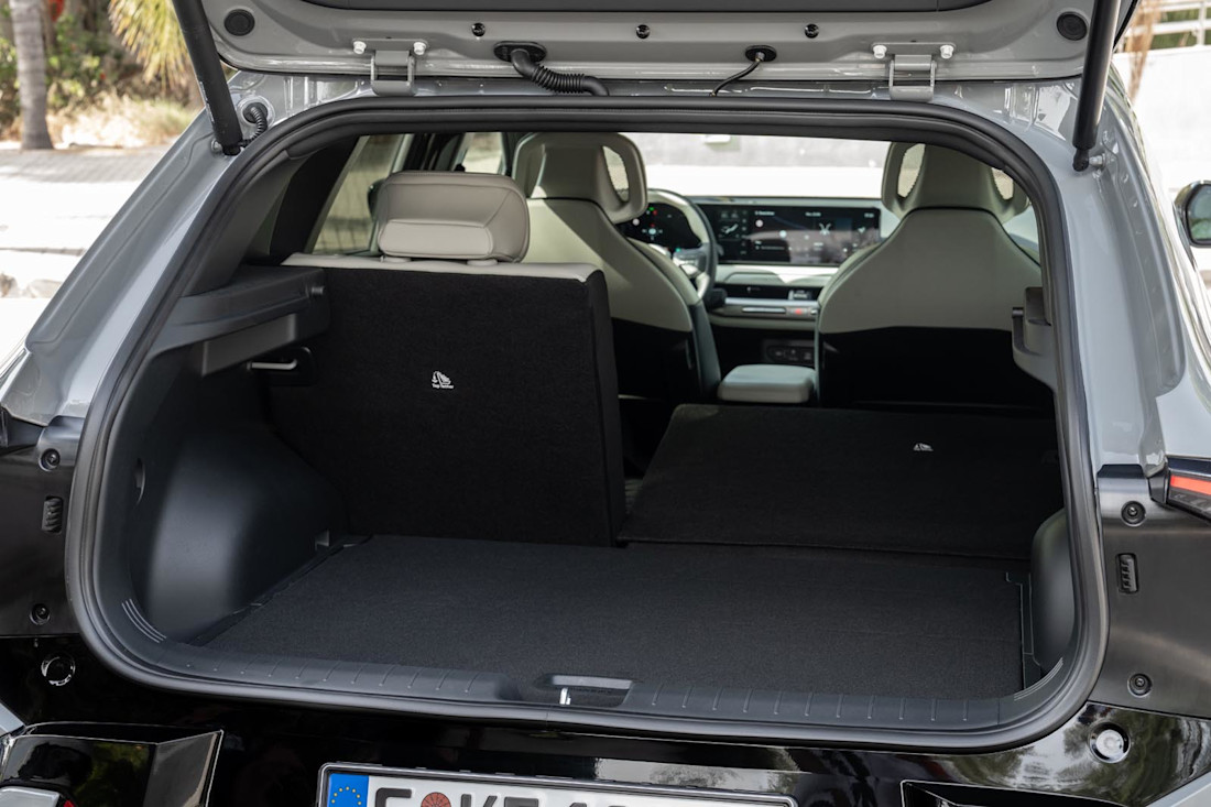 kia-ev4-gt-line-wolf-gray-interior-hires-013