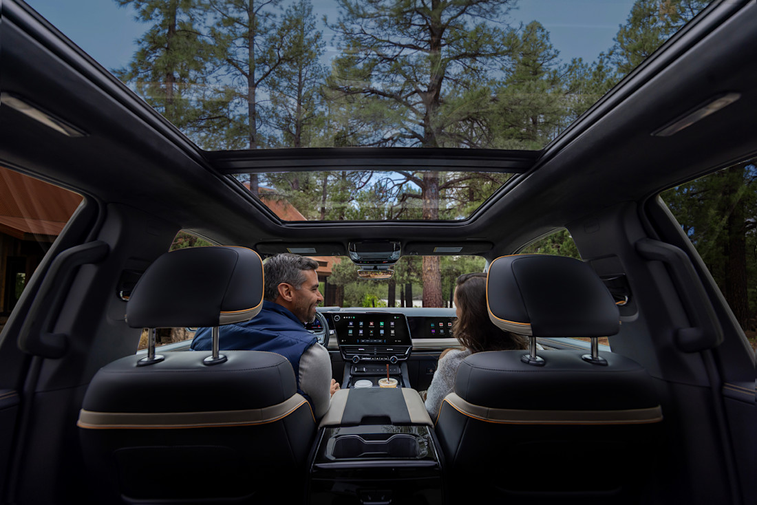 MY27_Chevrolet_Silverado_High Country_Panoramic Sunroof.jpg