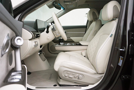 Editorial 2024 genesis gv60 performance awd td 231128 15 di