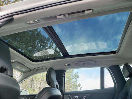 Editorial 2019 volvo v60 inscription 28 sw