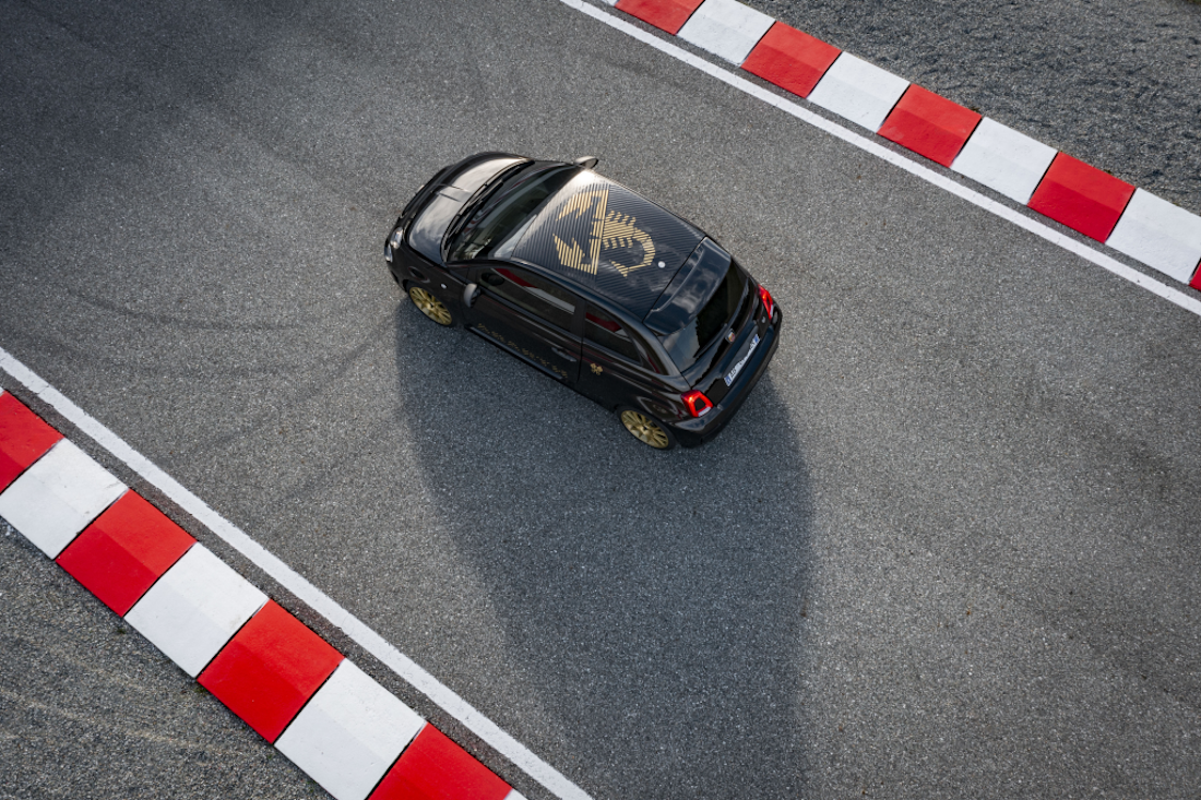 Nuova Abarth 695 75° Anniversario: omaggio al motore T-Jet