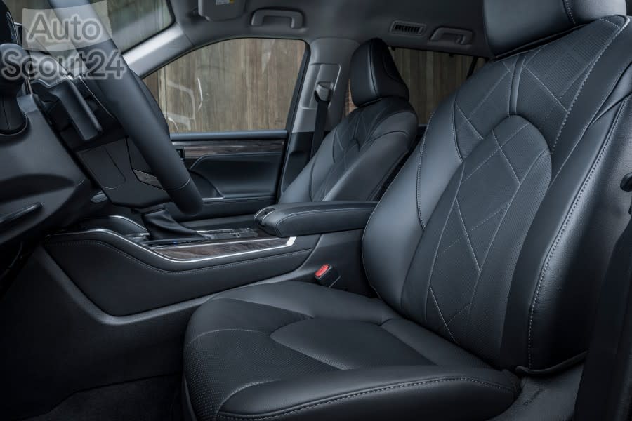 Toyota Highlander Electric Hybrid 2021 - Interior (4) (1).jpg