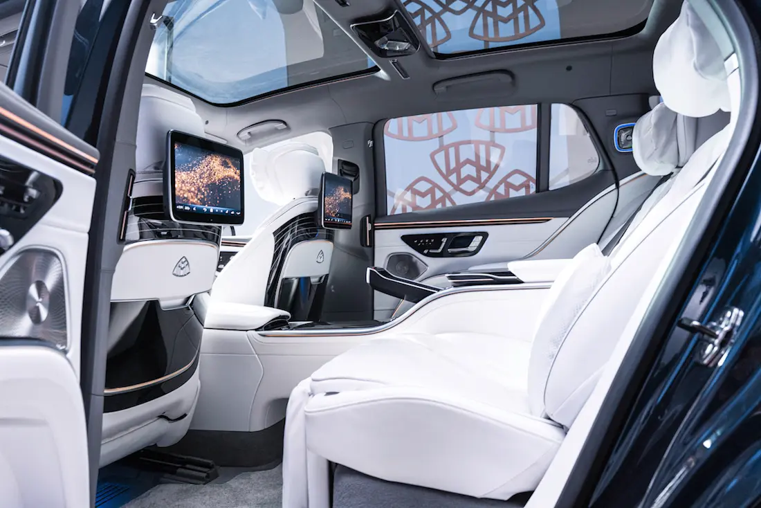Mercedes-Maybach EQS SUV (2023) interior
