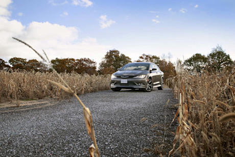 Editorial 2016 chrysler 200s awd jw 02