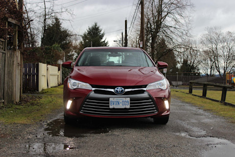 Editorial 2017 toyota camry hybrid xle dh 30