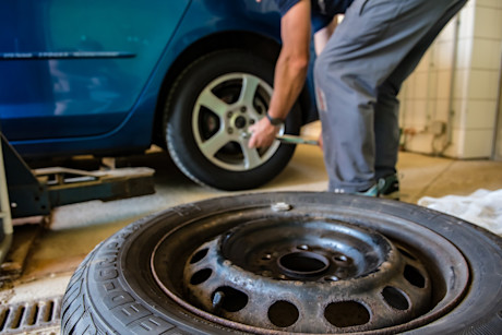 winter-tires-2861853 1920