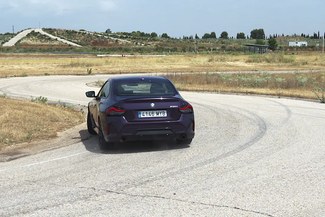 BMW-230I-2025 (17)