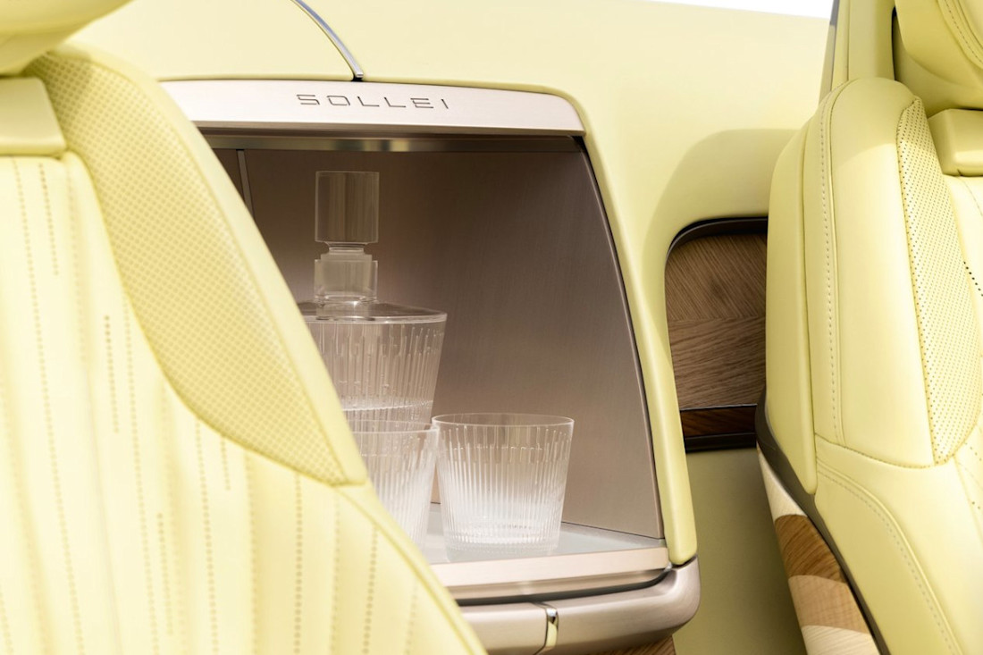 Cadillac-Sollei-Concept-2024 (1).jpg