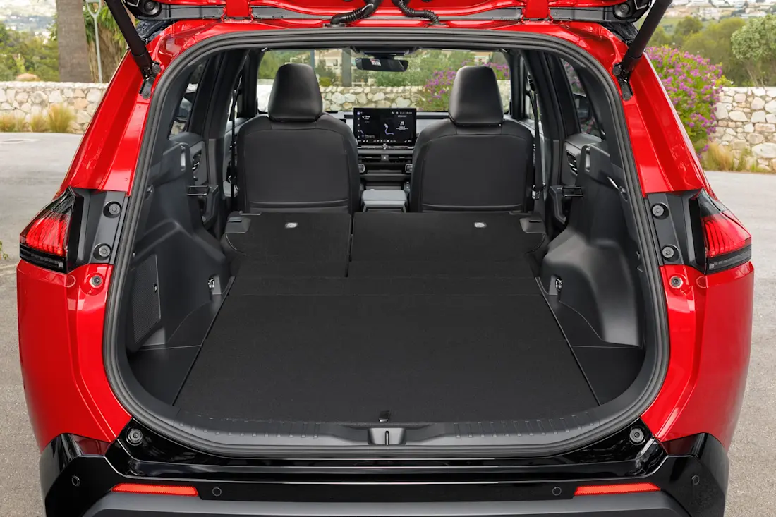 2026 RAV4 HEV GRS Emotional Red interior 042