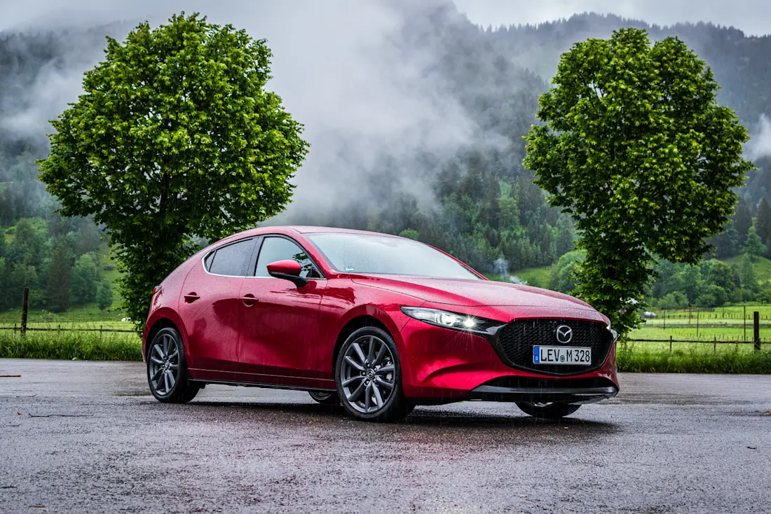 Mazda3-Skyactiv-D-1.8-2020-Front-Side Mazda3-Skyactiv-D-1.8-2020-Front-Side