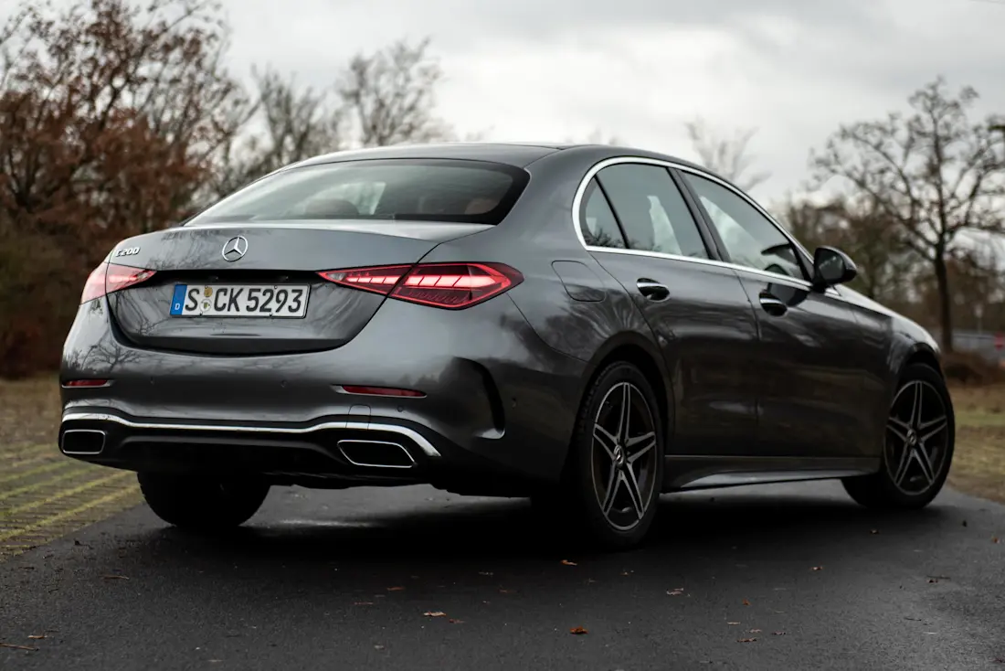mercedes-c-200-limousine-2025-heck