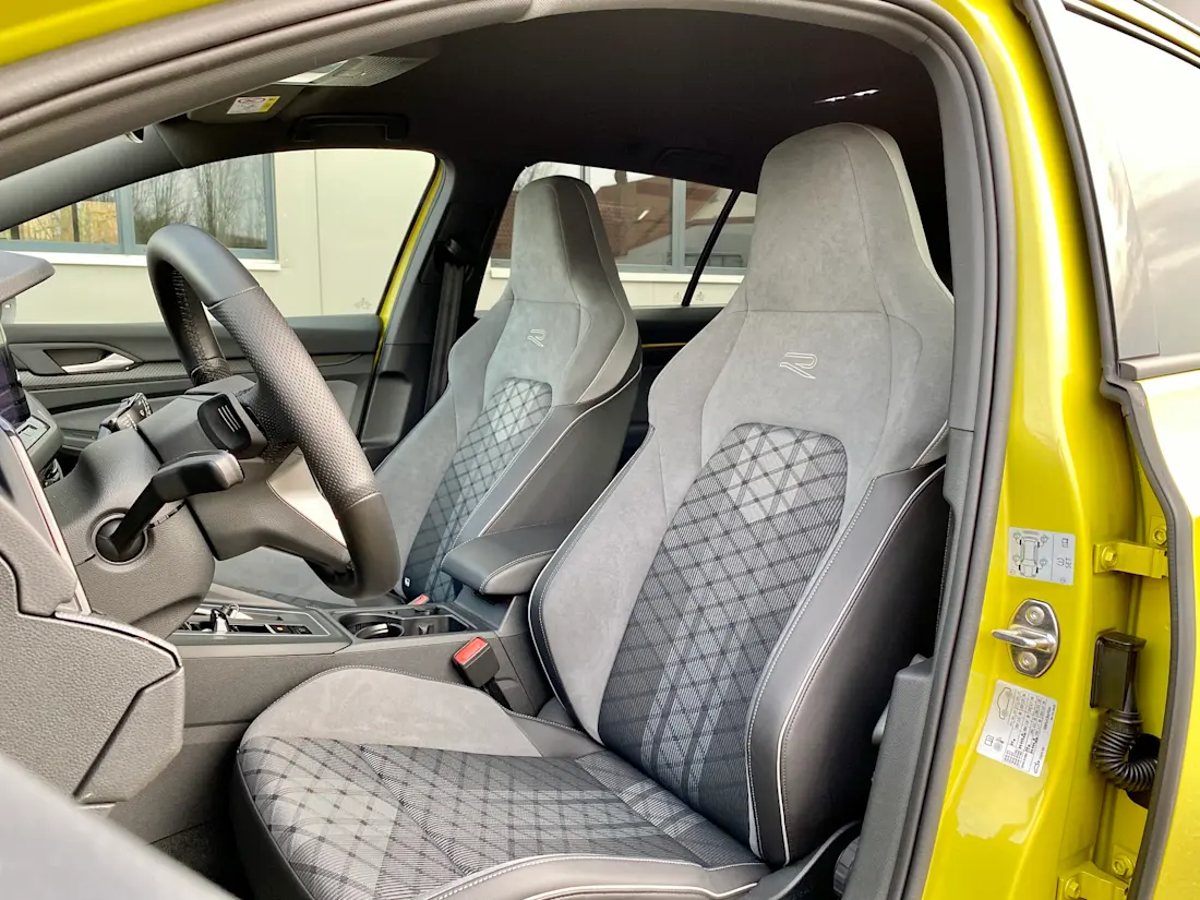 VW Golf 8 Variant Int Sitze vorne