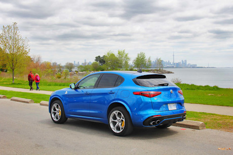 Editorial 2019 alfa romeo stelvio quadrifoglio awd 12 dw