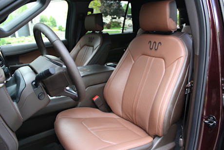 Ford Expedition King Ranch 2024 : essai routier Body Image