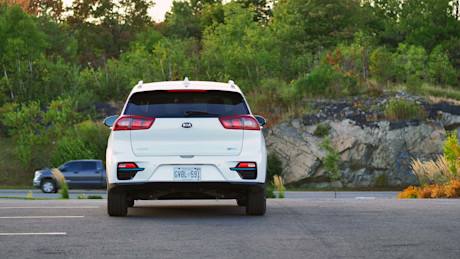 Editorial 2019 kia niro ev sx touring 12 jp