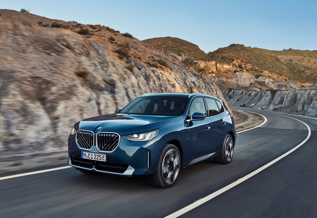 BMW-X3-2025-frontale Seitenansicht