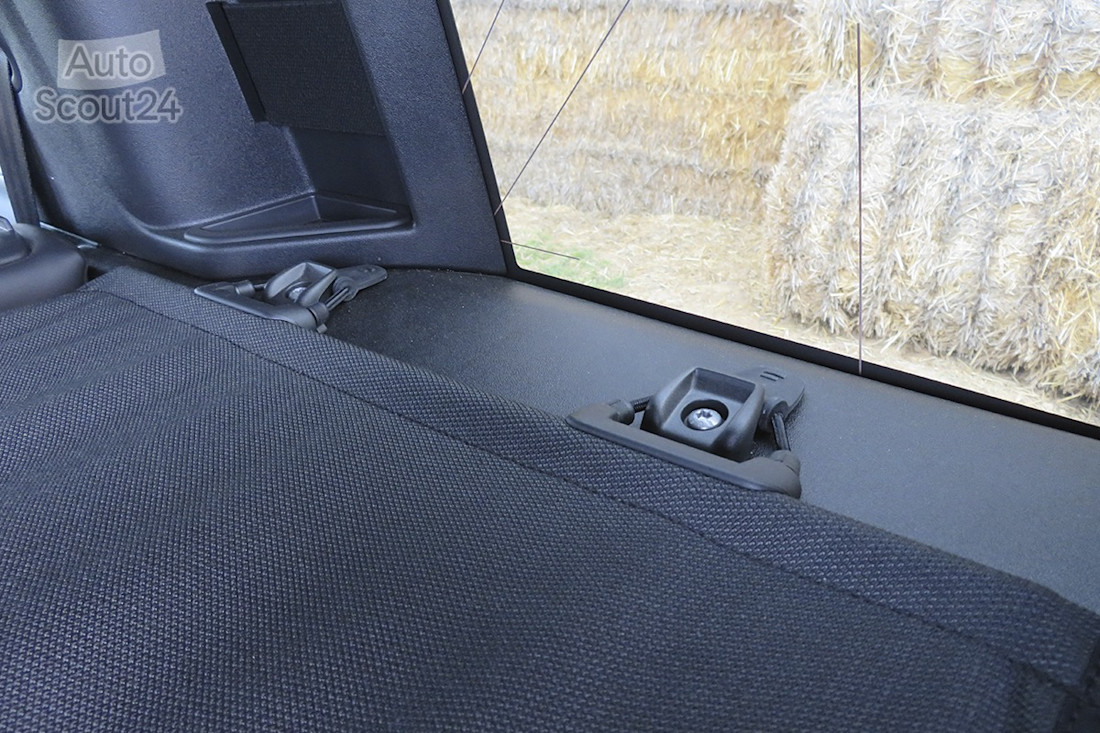 23_land_rover_defender_110_V8.JPG