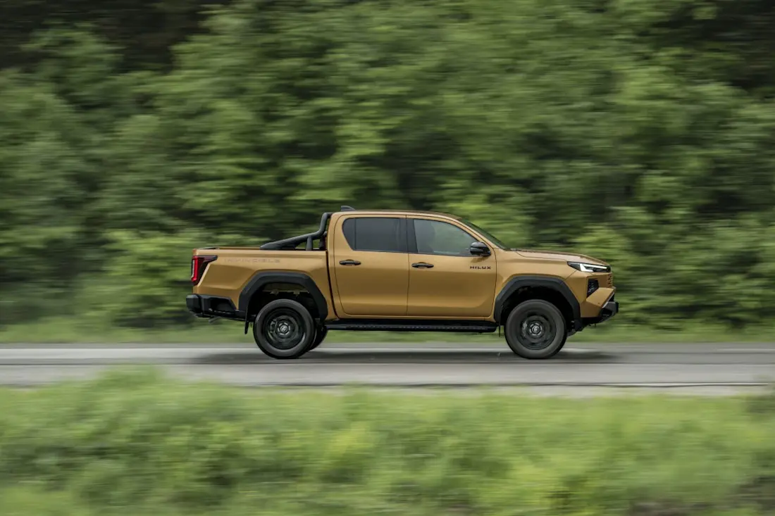 BEBE20260611 Toyota Hilux 05