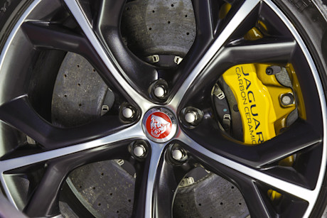 Editorial 2015 jaguar f type coupe 08