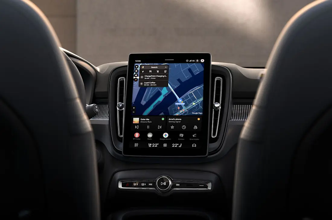 Volvo XC40, il restyling cambia volto al SUV compatto più tecnologia, stessi motori mild hybrid 05