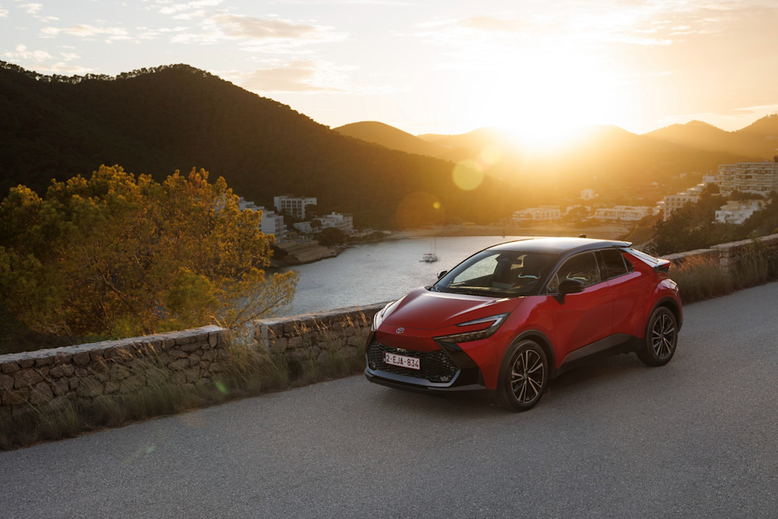 Recensione Toyota C-HR: il SUV dalla doppia anima ibrida, ma che prezzi 