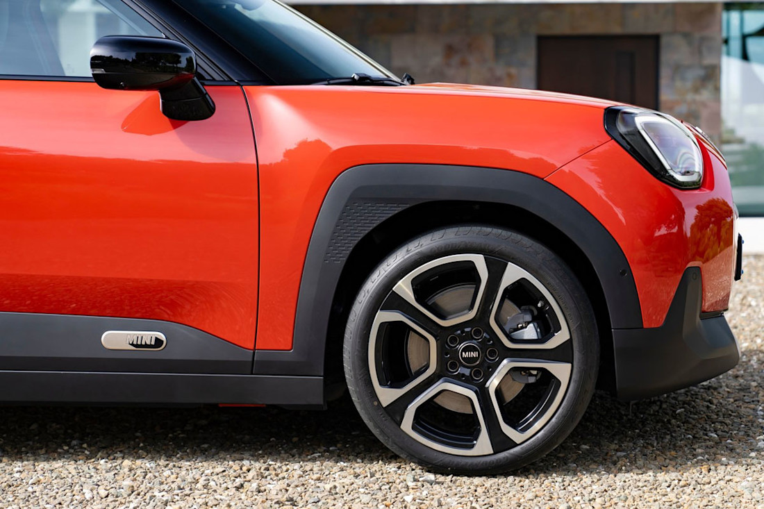 Mini-Aceman-SE-2025 (1).jpg