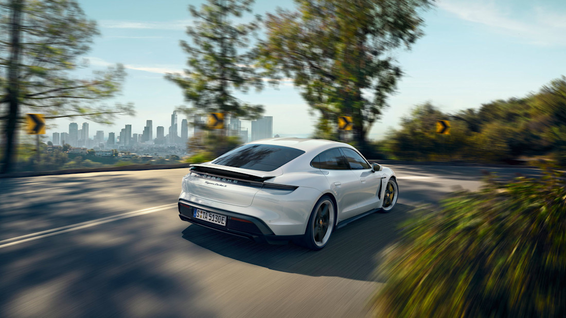high_taycan_turbo_s_2019_porsche_ag(3).jpg
