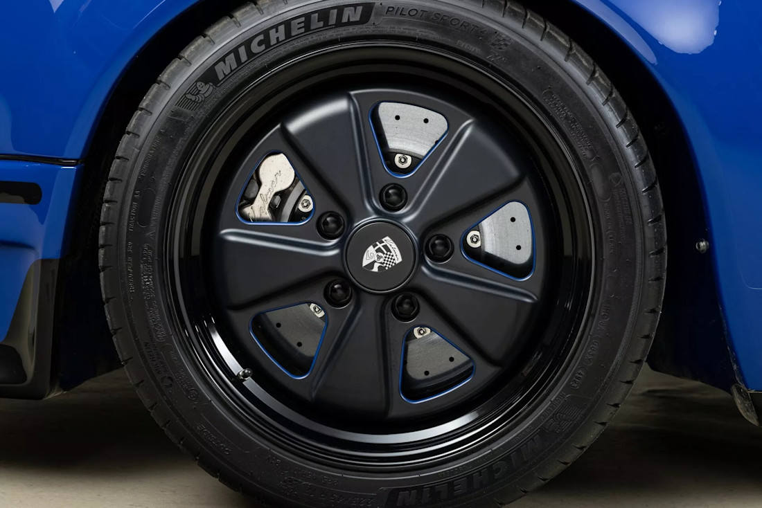 Kalmar-Porsche-7-97-restomod-911 (6).jpg