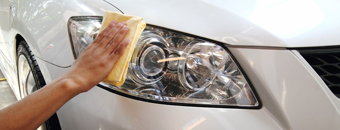 Doffe koplampen in je auto? Zo maak je ze weer helder