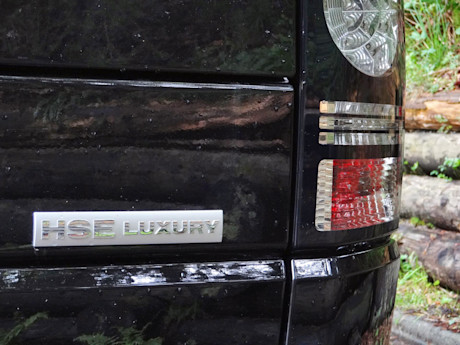 Editorial 2015 land rover lr4 hse luxury sh 19