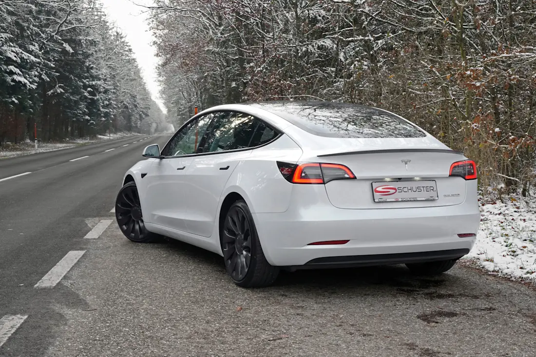 Tesla model 3 performance_heck-seitlich