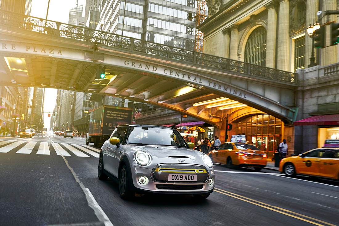 P90364179_highRes_mini-cooper-se.jpg