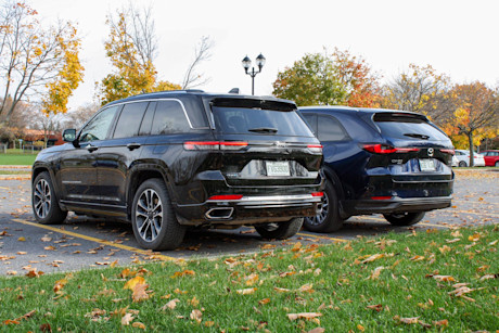Jeep Grand Cherokee 4xe vs Mazda CX-90 PHEV 2024 : match comparatif Image