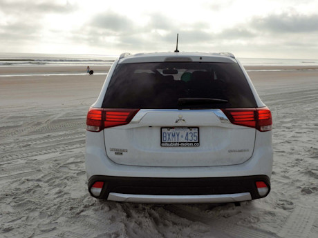 Editorial 17 jb 2016 mitsubishi outlander disney road trip