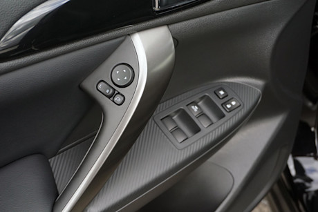 Editorial 2024 mitsubishi eclipse cross noir td 240313 26 di