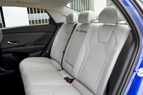 Editorial 2021 hyundai elantra 28 sha