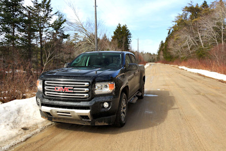 Editorial 2017 gmc canyon diesel 4wd crew cab short bed 05 ew