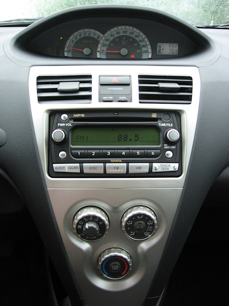 Editorial 2007 toyota yaris sedan cc 07