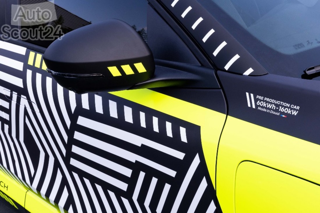 2021__New_Renault_MEGANE_ETECH_Electric_preproduction_6 (1).jpg