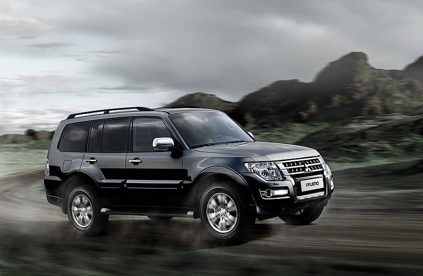 mitsubishi-pajero-side