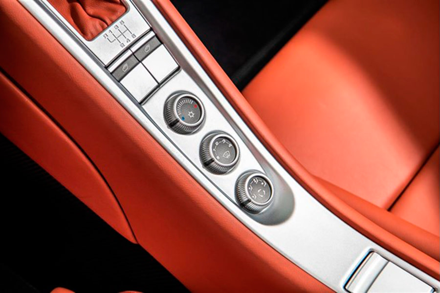 Porsche-Carrera-GT-11.jpg