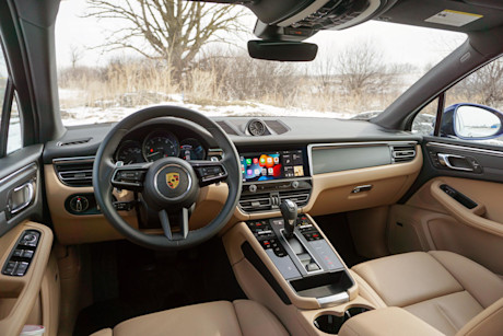 Editorial 2022 porsche macan 16 di